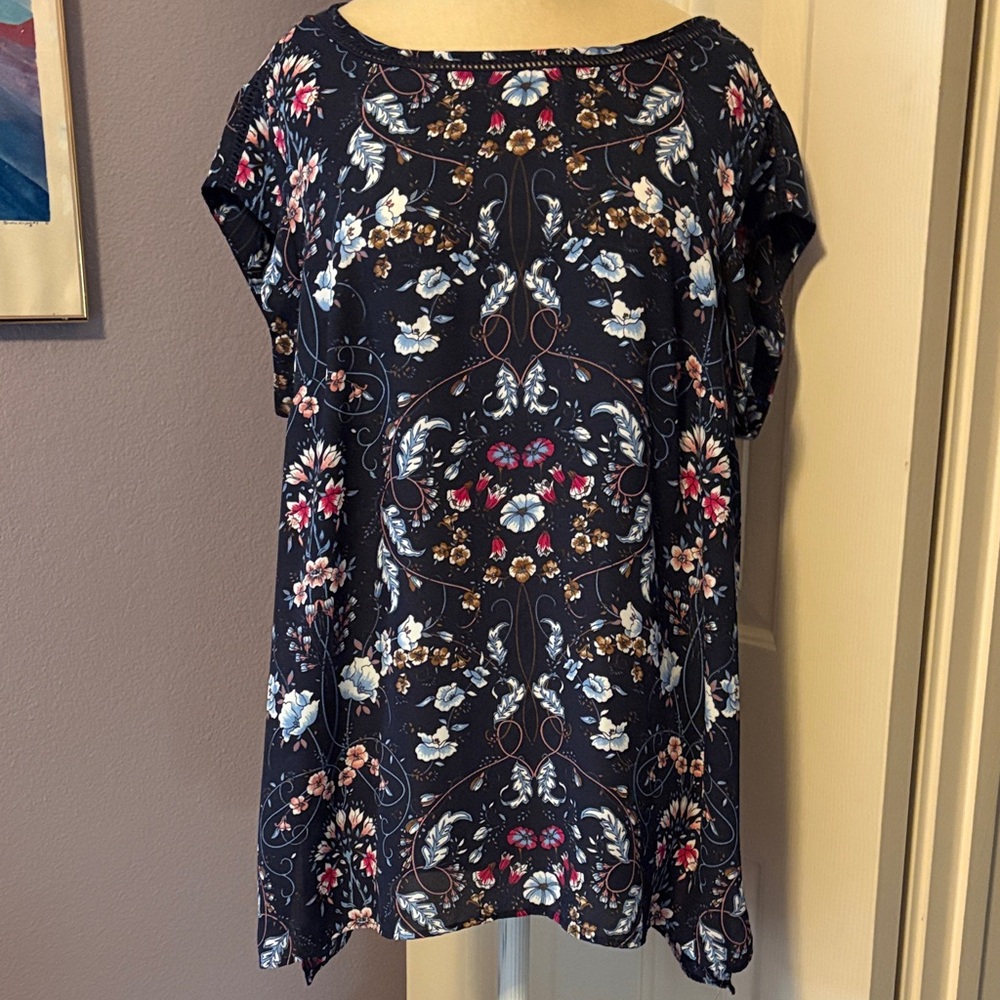 DR2 Navy Floral Short Sleeve Floral Tunic